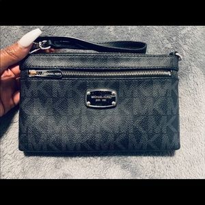 Michael Kors Jet Set Wristlet